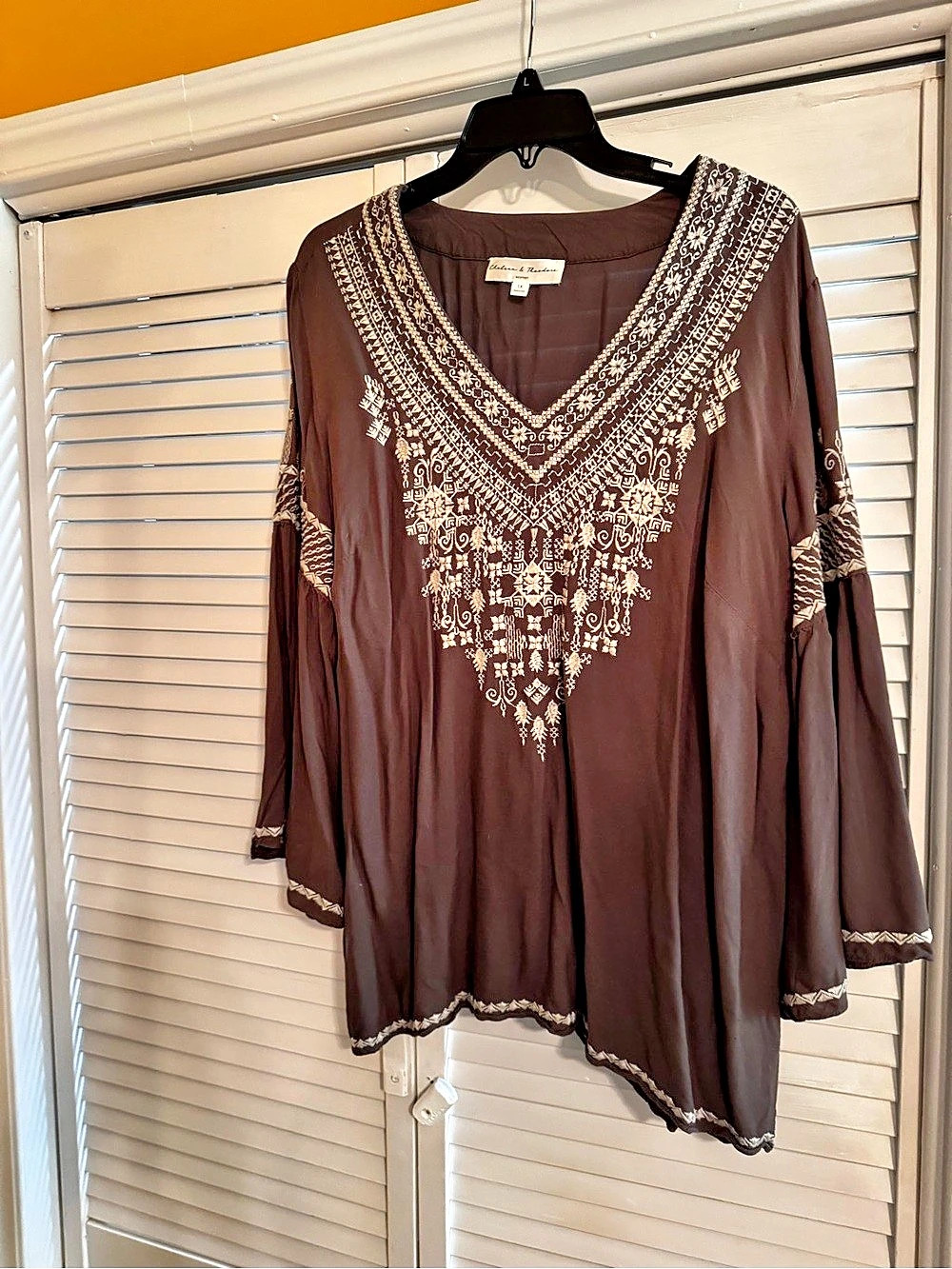 Chelsea & Theodore Embroidered Brown Tunic Size 1X Like New